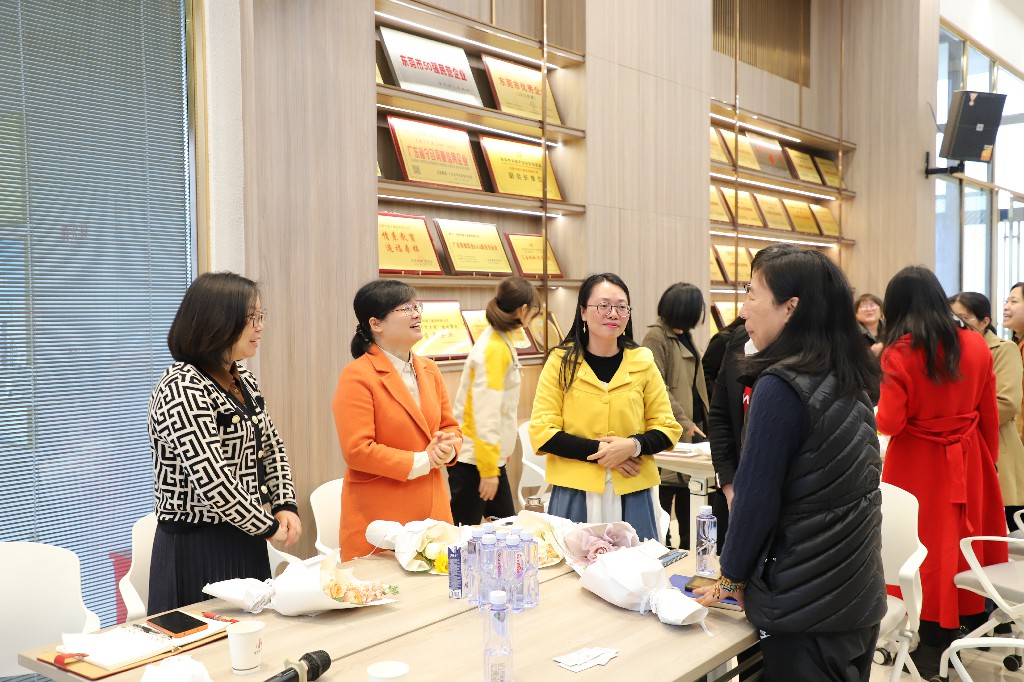 【集團(tuán)動(dòng)態(tài)】形象提升，禮儀先行丨集團(tuán)開展“三八婦女節(jié)”商務(wù)禮儀培訓(xùn)活動(dòng)(圖16)