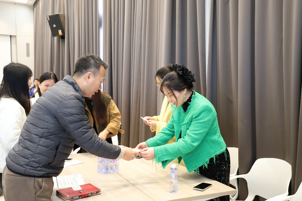 【集團(tuán)動(dòng)態(tài)】形象提升，禮儀先行丨集團(tuán)開展“三八婦女節(jié)”商務(wù)禮儀培訓(xùn)活動(dòng)(圖19)