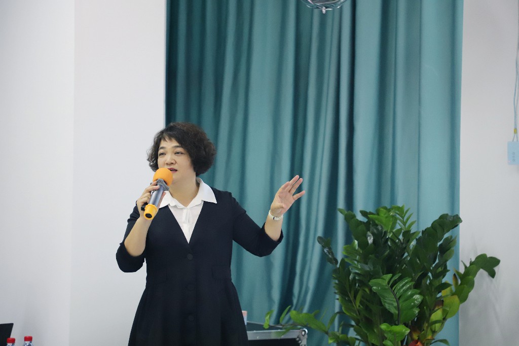 【集團(tuán)動(dòng)態(tài)】承勞模精神·傳匠心薪火丨廣東省勞模陳鳳蘭心得分享會(huì)圓滿舉辦(圖3)